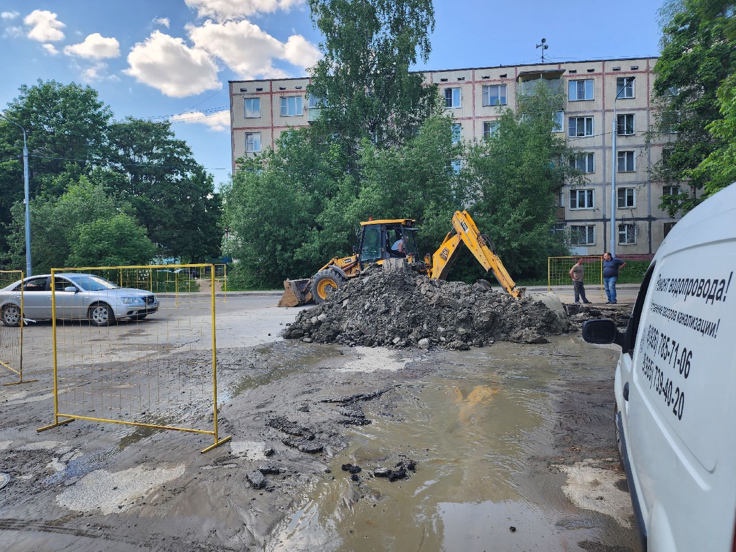 прорыв трубы, ремонтные работы,