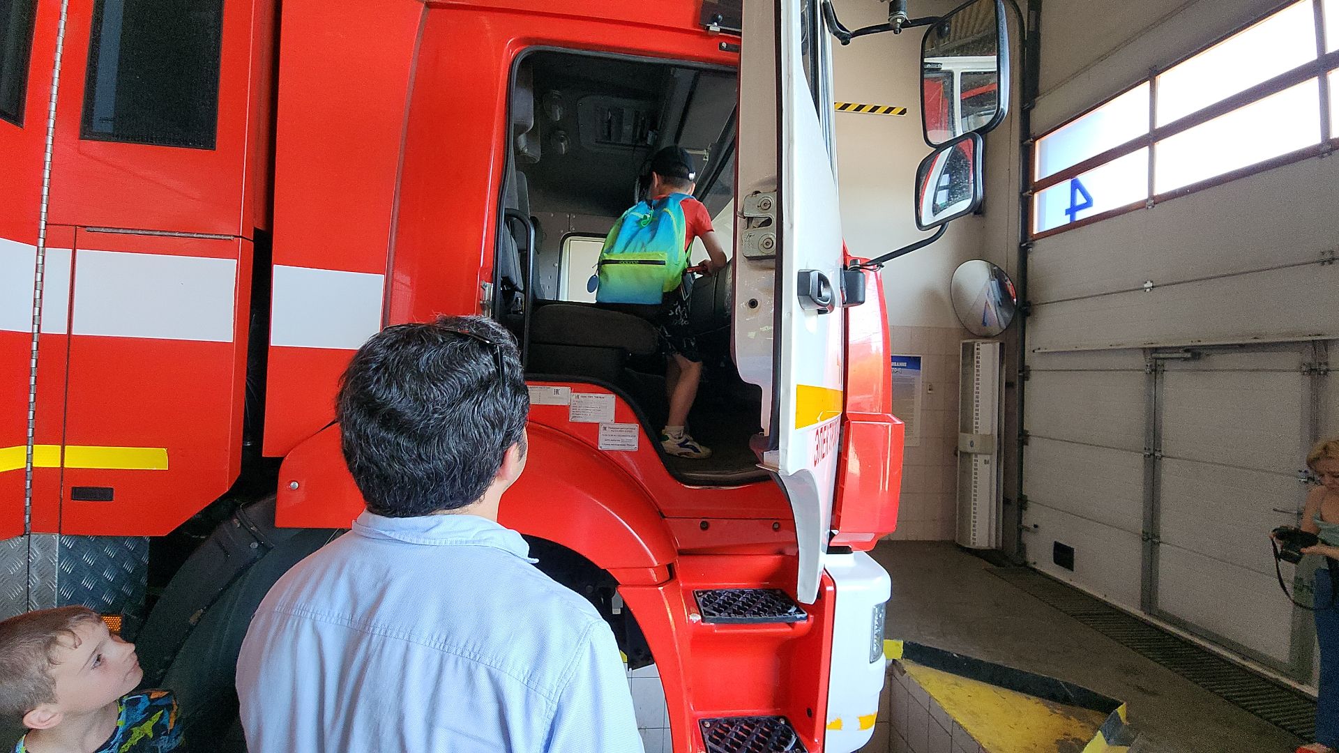 электросталь, мой город, жители города, дети, 1 июня, день защиты детей, пожарная часть, пожарная машина, пожарная безопасность, пожарная охрана,