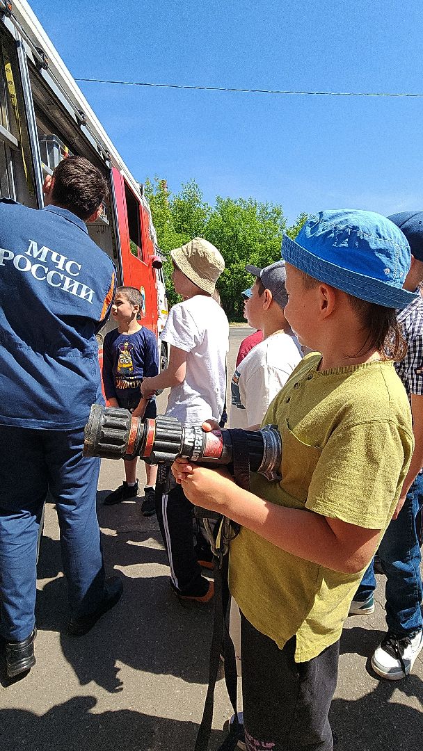 электросталь, мой город, жители города, дети, 1 июня, день защиты детей, пожарная часть, пожарная машина, пожарная безопасность, пожарная охрана,