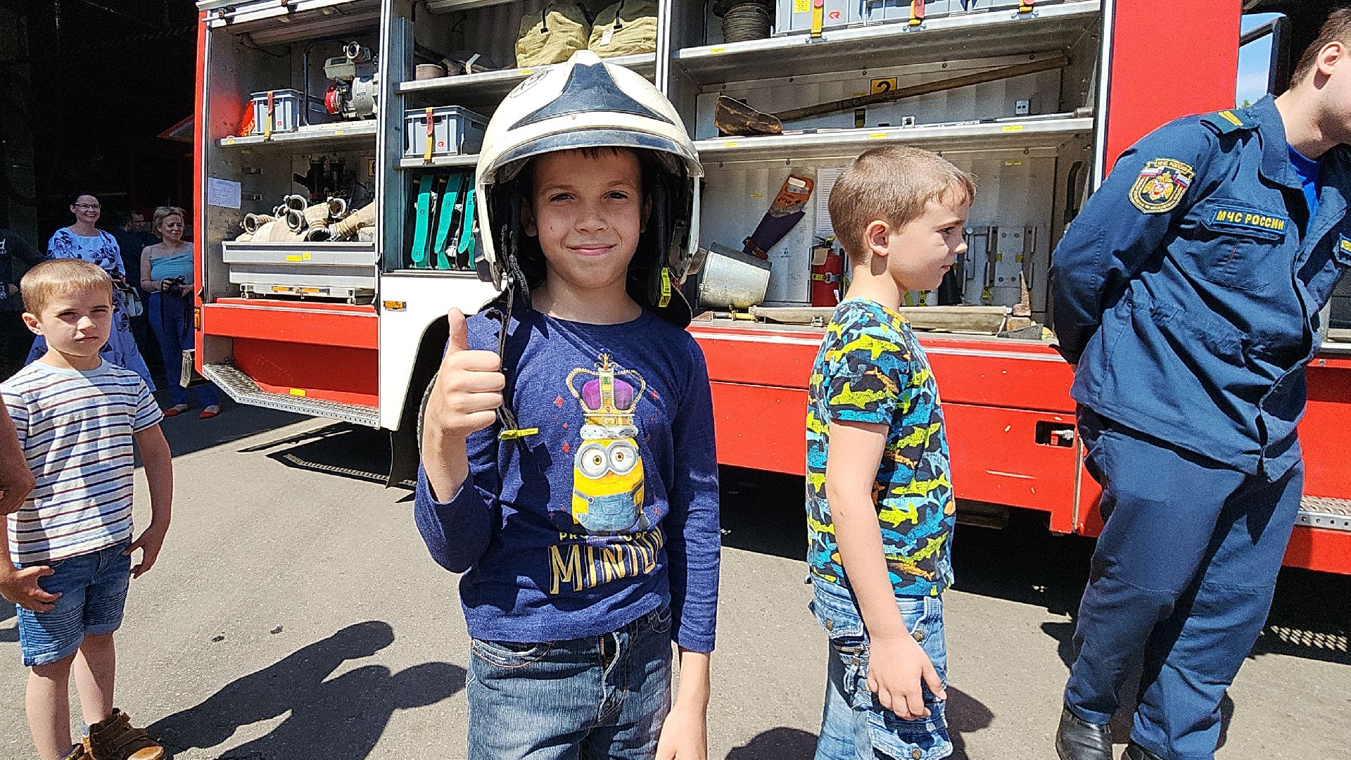 электросталь, мой город, жители города, дети, 1 июня, день защиты детей, пожарная часть, пожарная машина, пожарная безопасность, пожарная охрана,