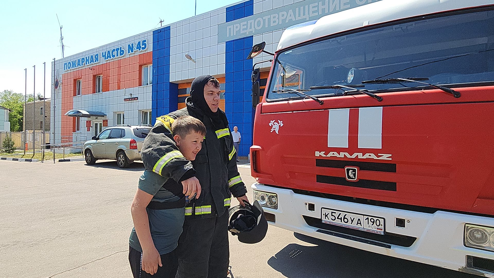 электросталь, мой город, жители города, дети, 1 июня, день защиты детей, пожарная часть, пожарная машина, пожарная безопасность, пожарная охрана,