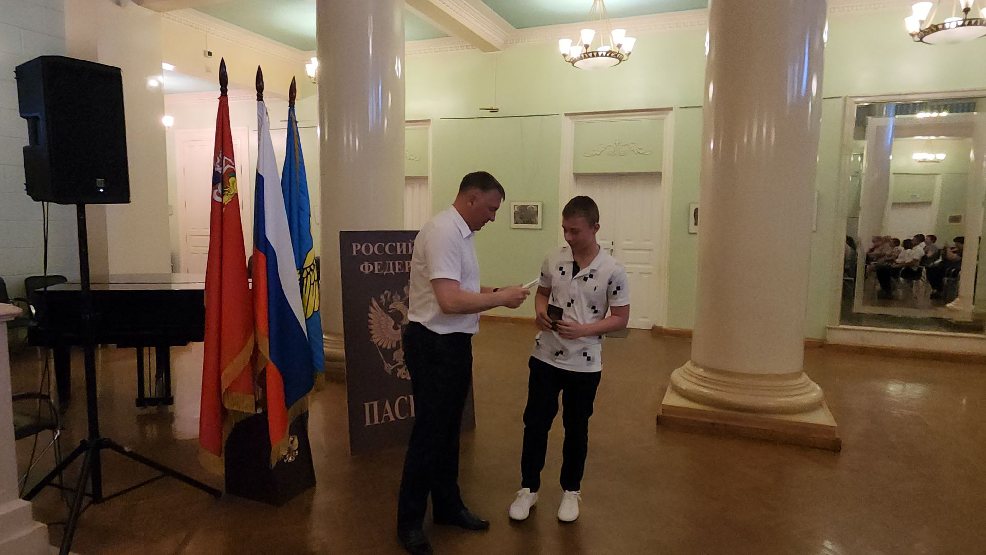 вручение паспортов, Дворец культуры, борис аубакиров, Татьяна Еременко,