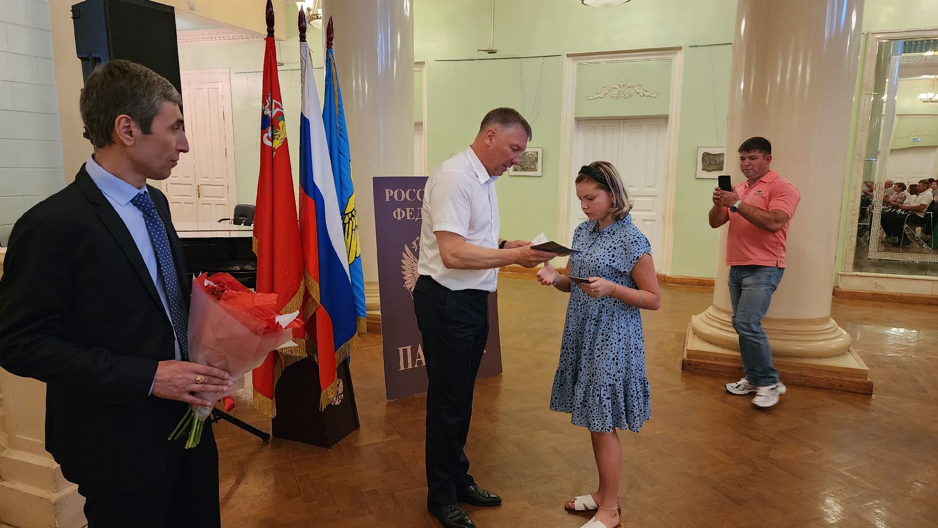 вручение паспортов, Дворец культуры, борис аубакиров, Татьяна Еременко,