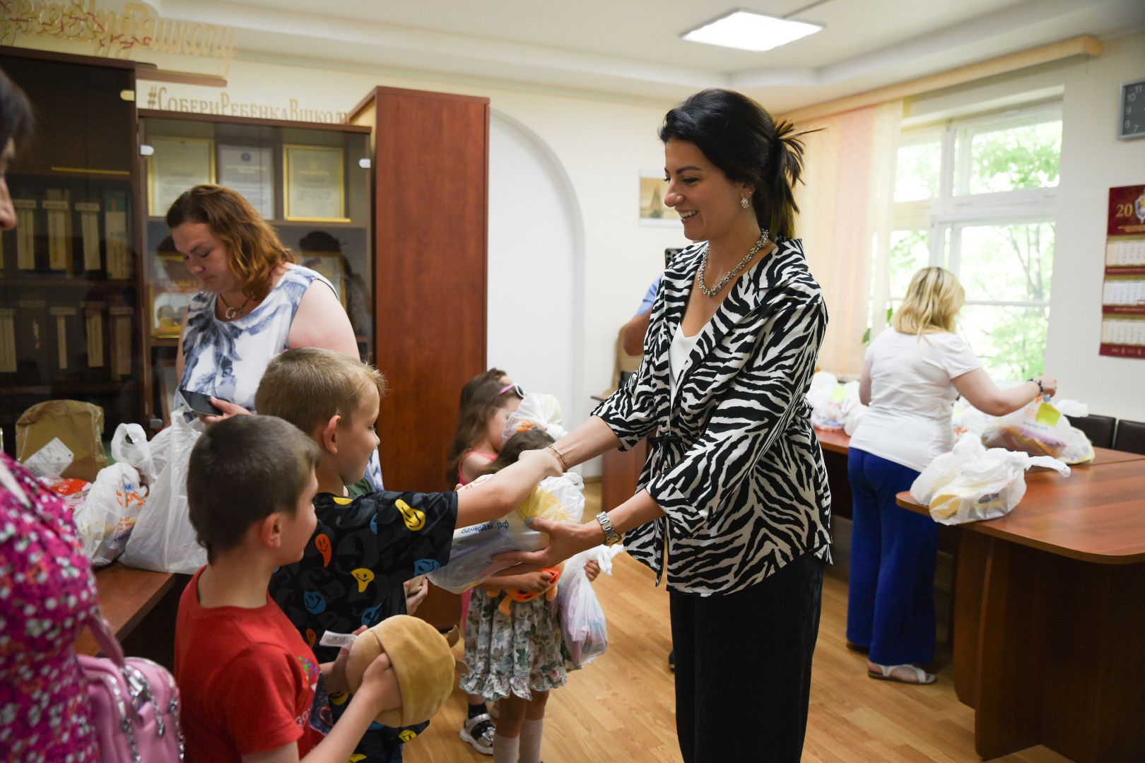 Бронницы, Благотворительность, Подарки детям, Акция Подари ребенку радость,