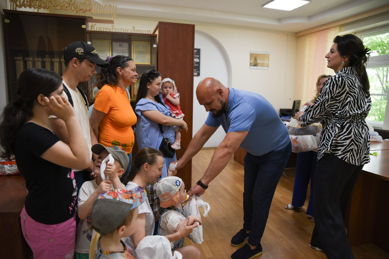 Бронницы, Благотворительность, Подарки детям, Акция Подари ребенку радость,