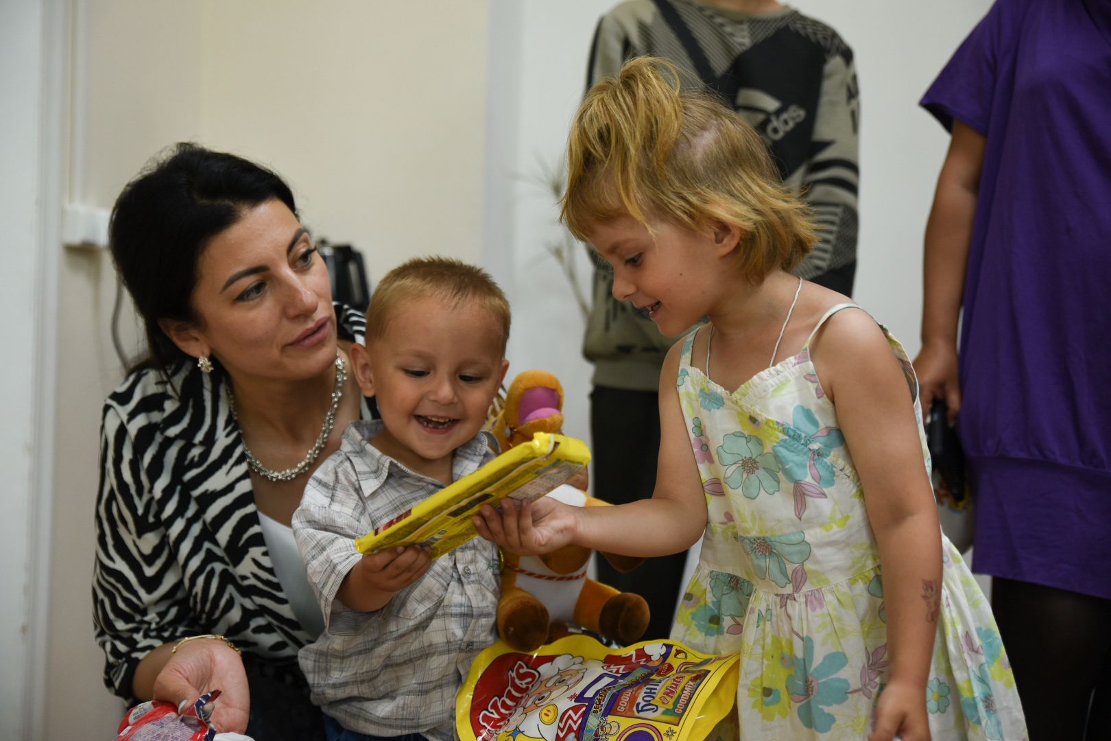 Бронницы, Благотворительность, Подарки детям, Акция Подари ребенку радость,