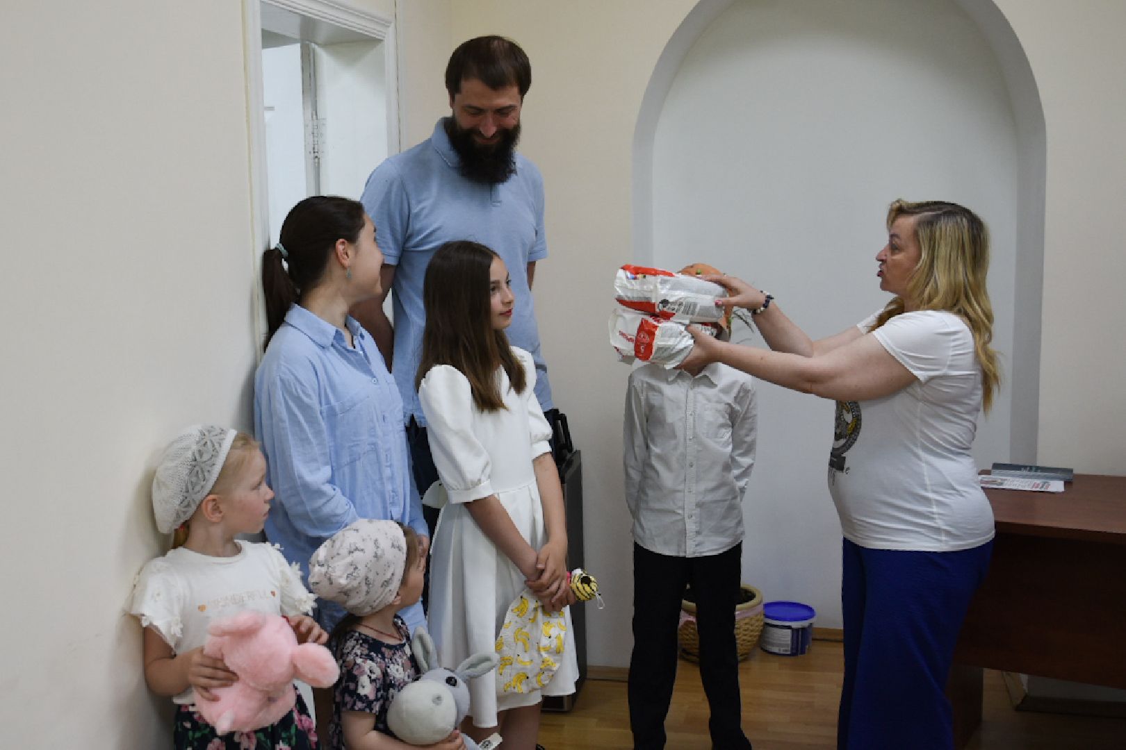 Бронницы, Благотворительность, Подарки детям, Акция Подари ребенку радость,