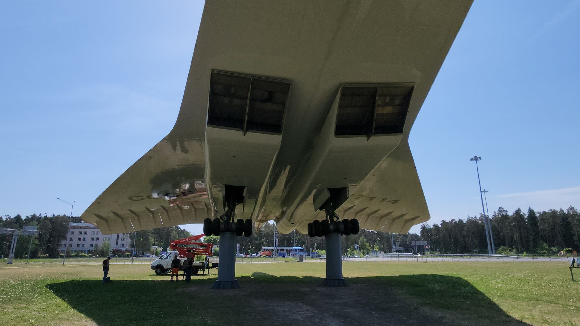 Ту-144, авторолик, памятник, монумент, взлетное положение,
