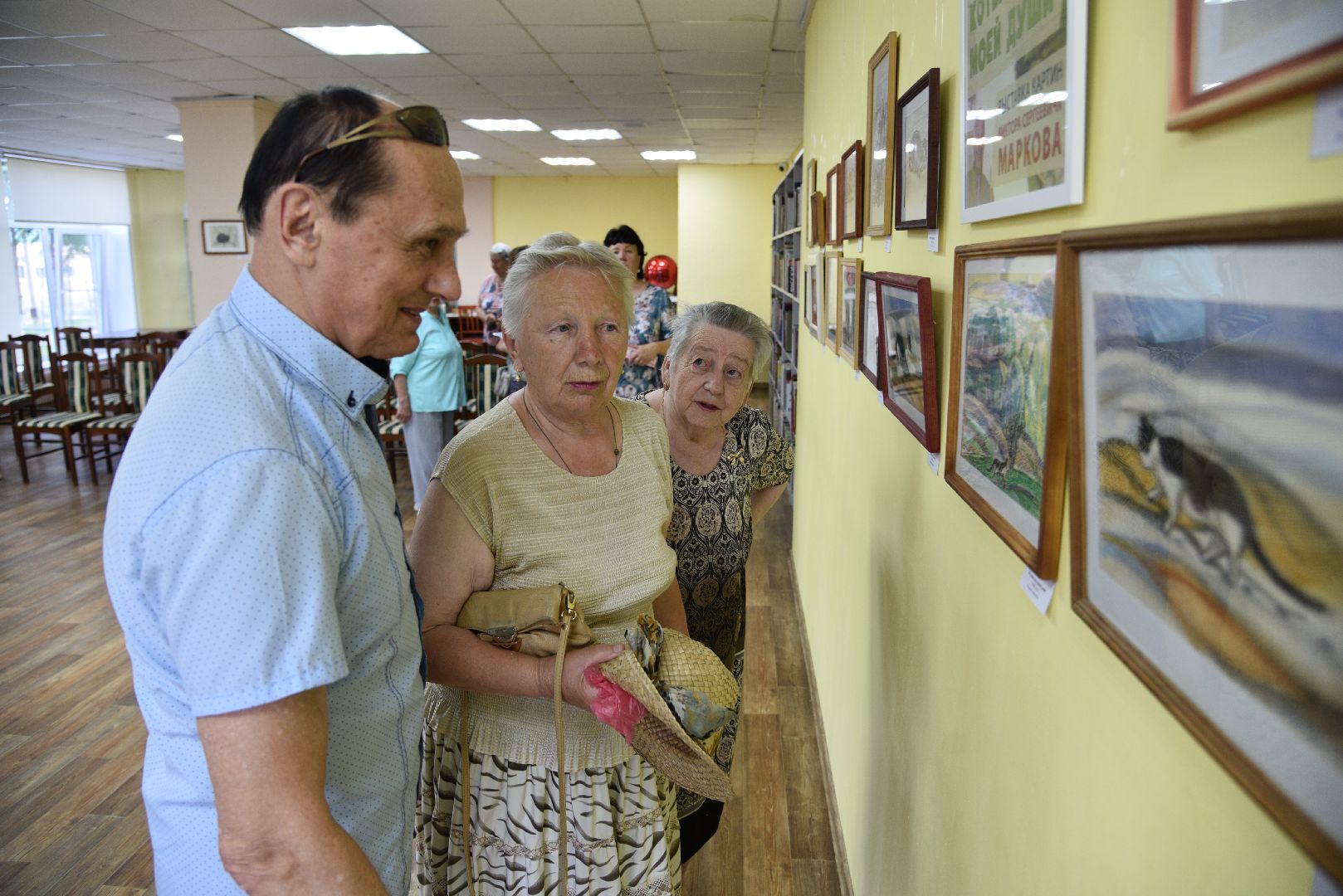 лотошино, лотошинская библиотека, выставка картин, культура,