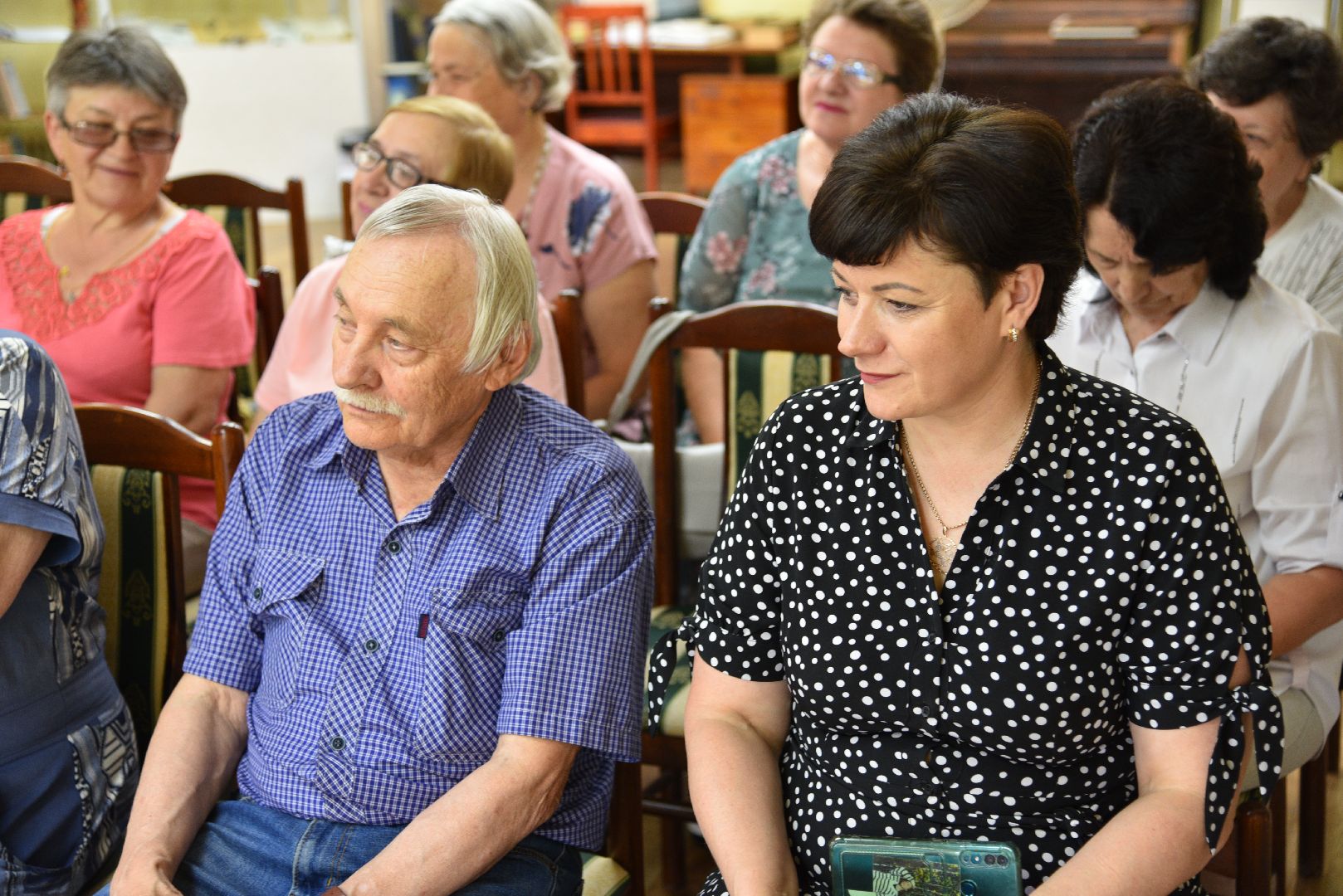 лотошино, лотошинская библиотека, выставка картин, культура,