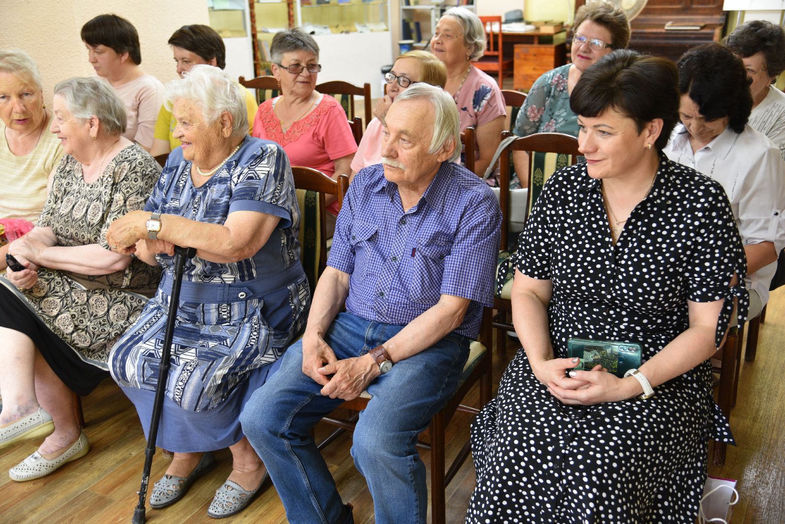 лотошино, лотошинская библиотека, выставка картин, культура,