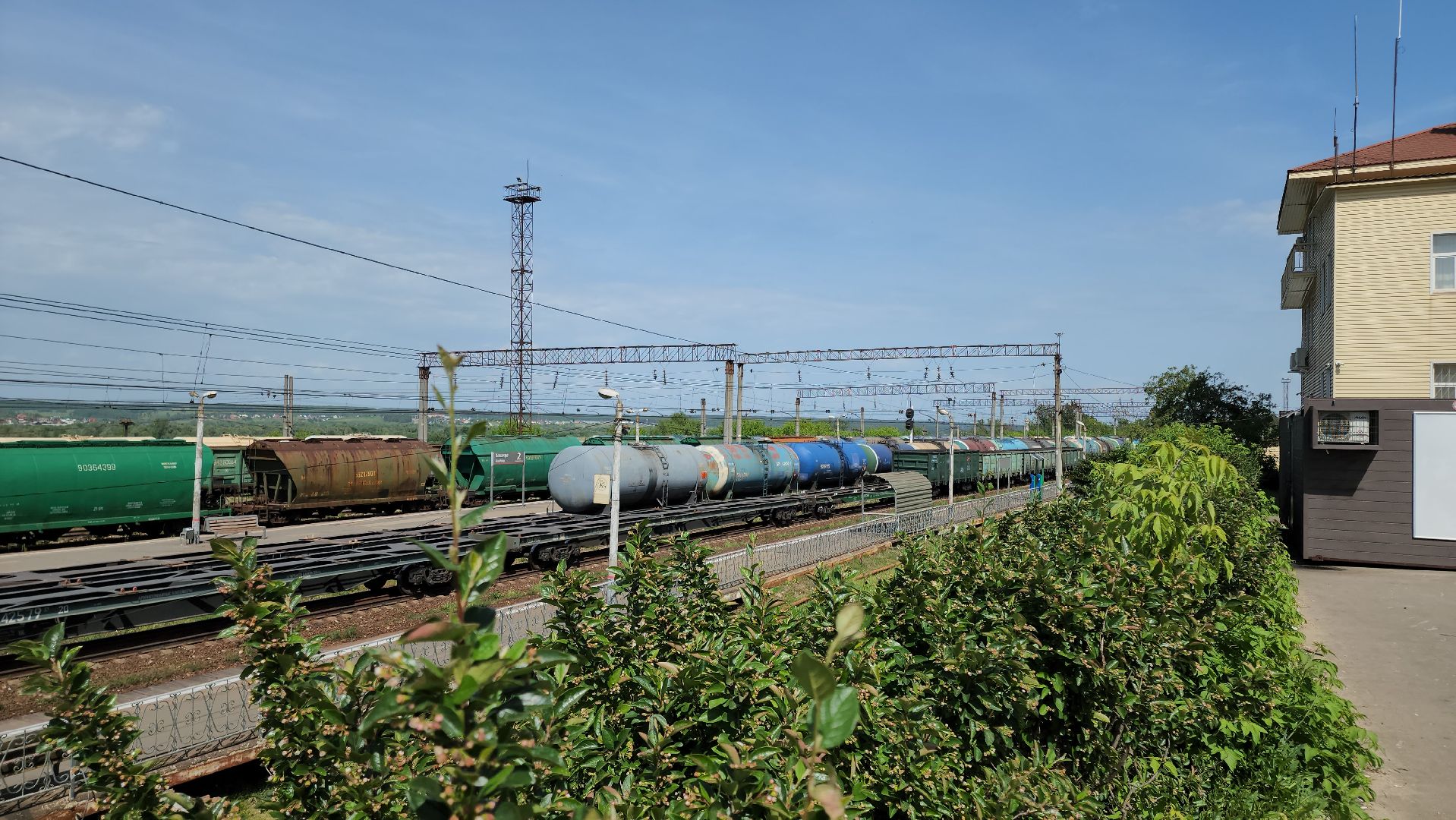 кашира, вокзал, безопасность на жд, железная дорога, граффити, предупреждающие знаки,