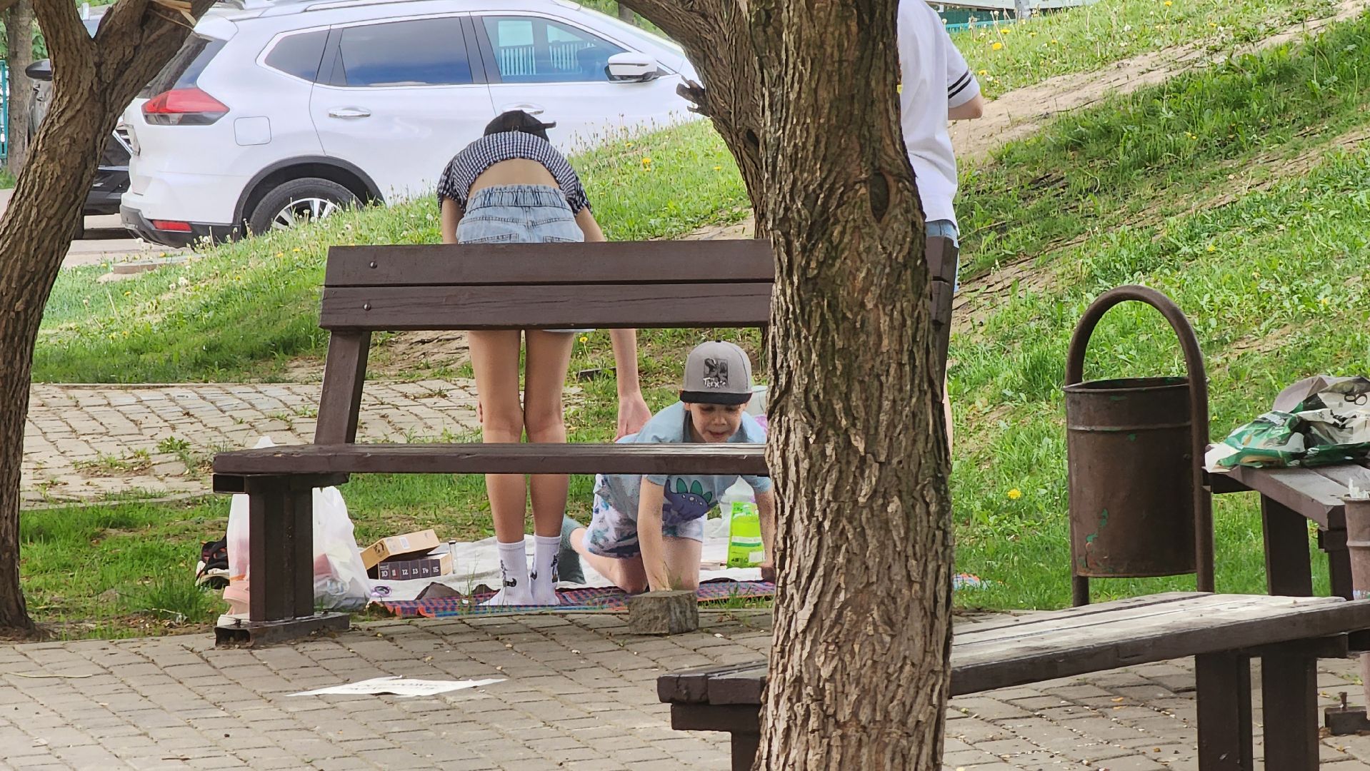 долгопрудный, благоустровйство, покос травы, покраска детских площадок, покраска перил,