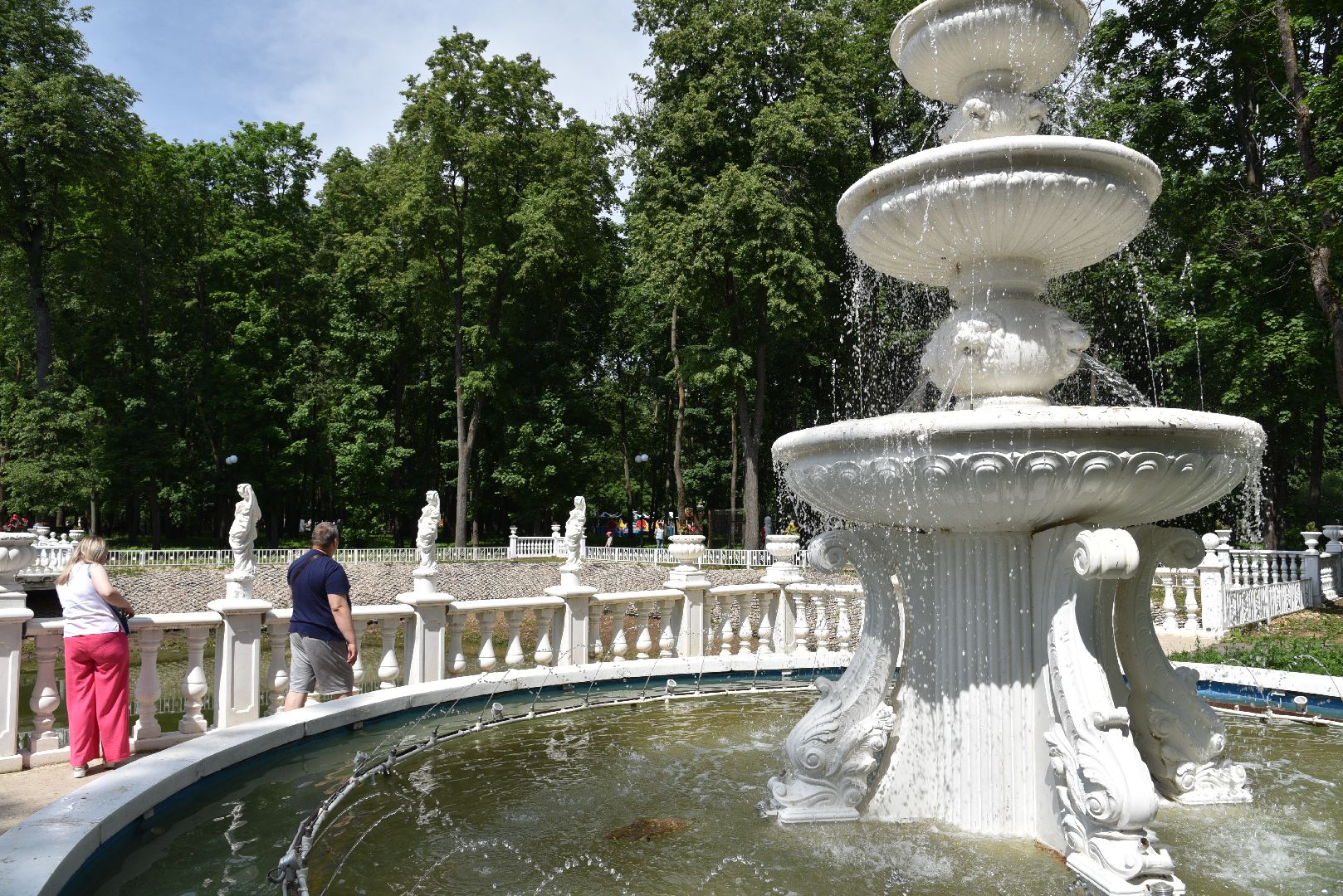 лотошино, лотошинский парк, день защиты детей, парки подмосковья, фонтан, дети,