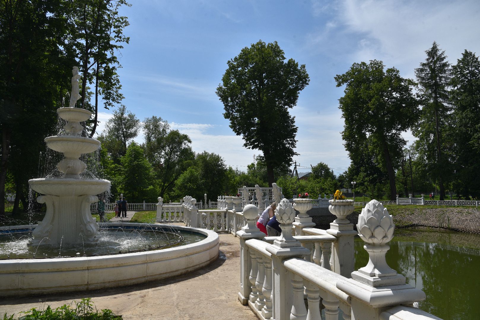 лотошино, лотошинский парк, день защиты детей, парки подмосковья, фонтан, дети,