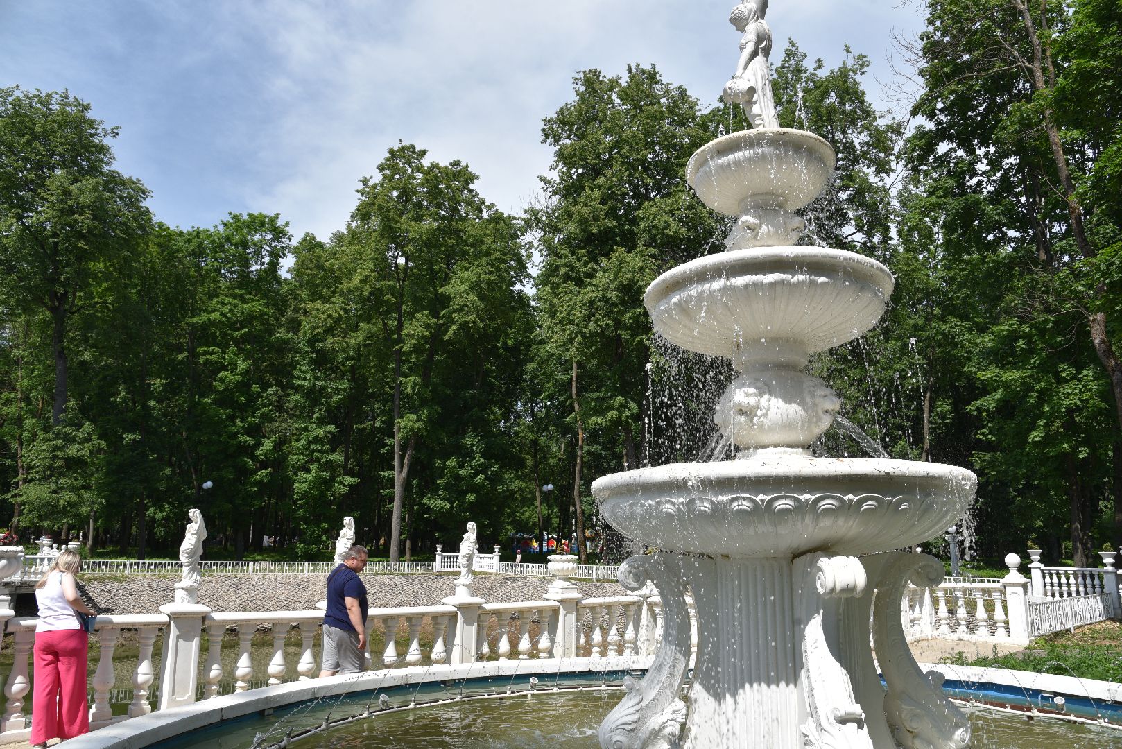 лотошино, лотошинский парк, день защиты детей, парки подмосковья, фонтан, дети,