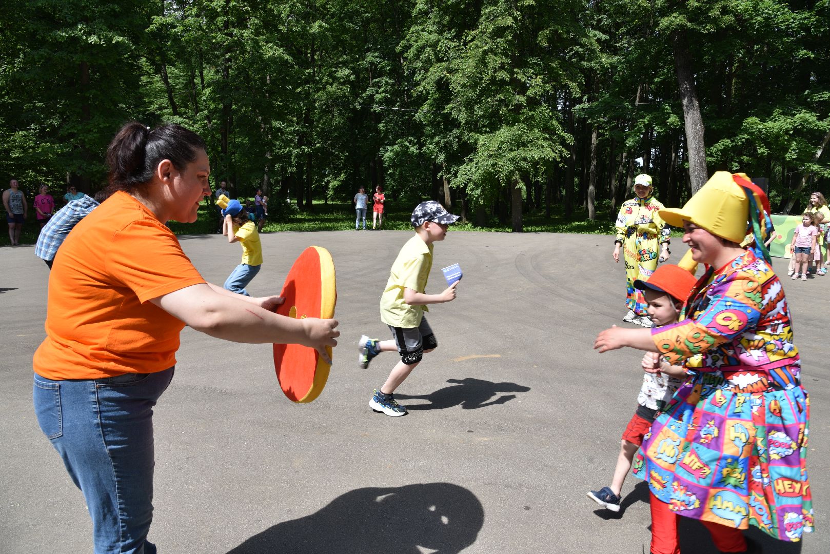 лотошино, лотошинский парк, парки подмосковья, день защиты детей, дети,
