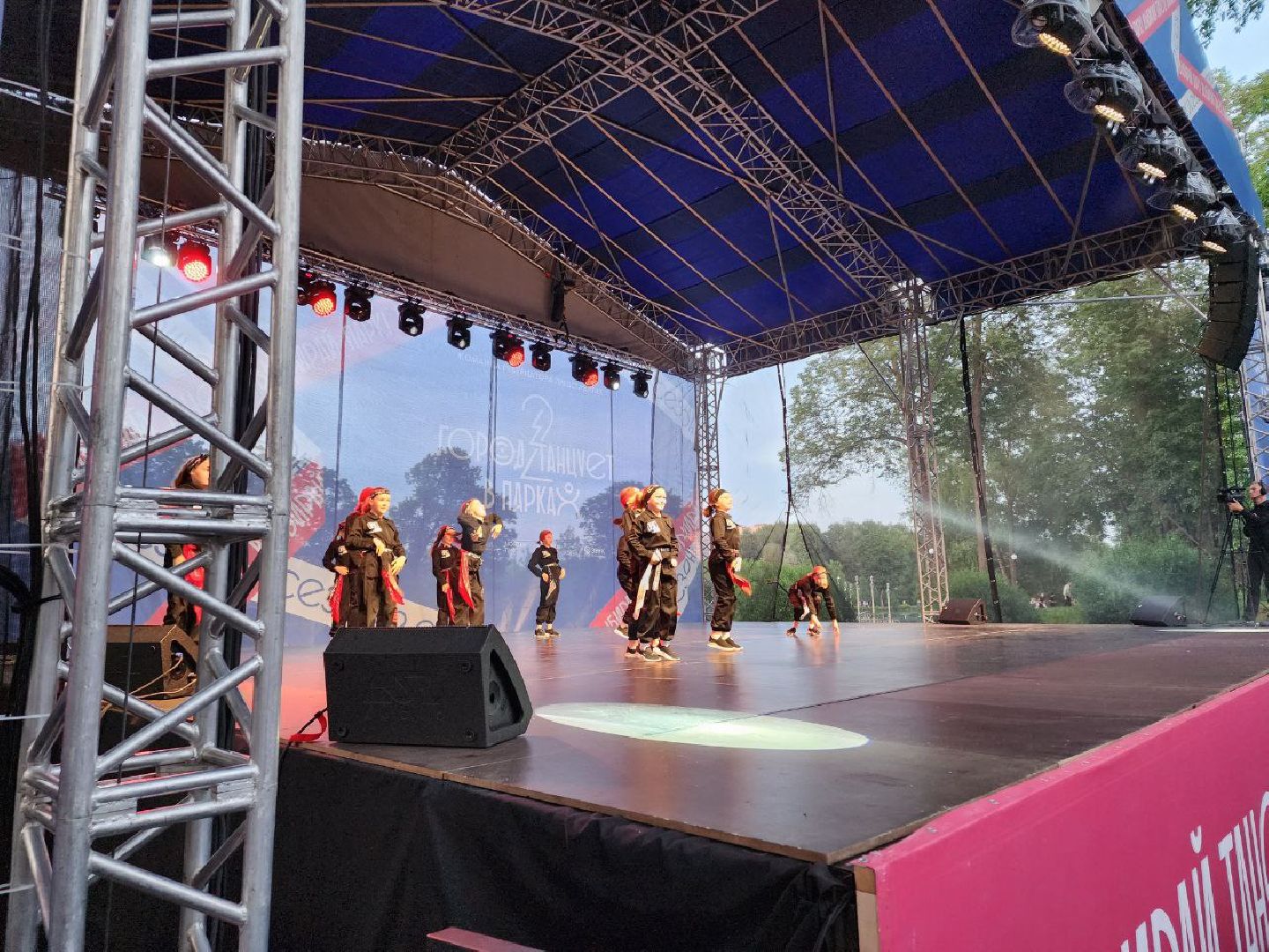 чехов, культура, город танцует в парках, губернатор воробьев, егор дружинин,