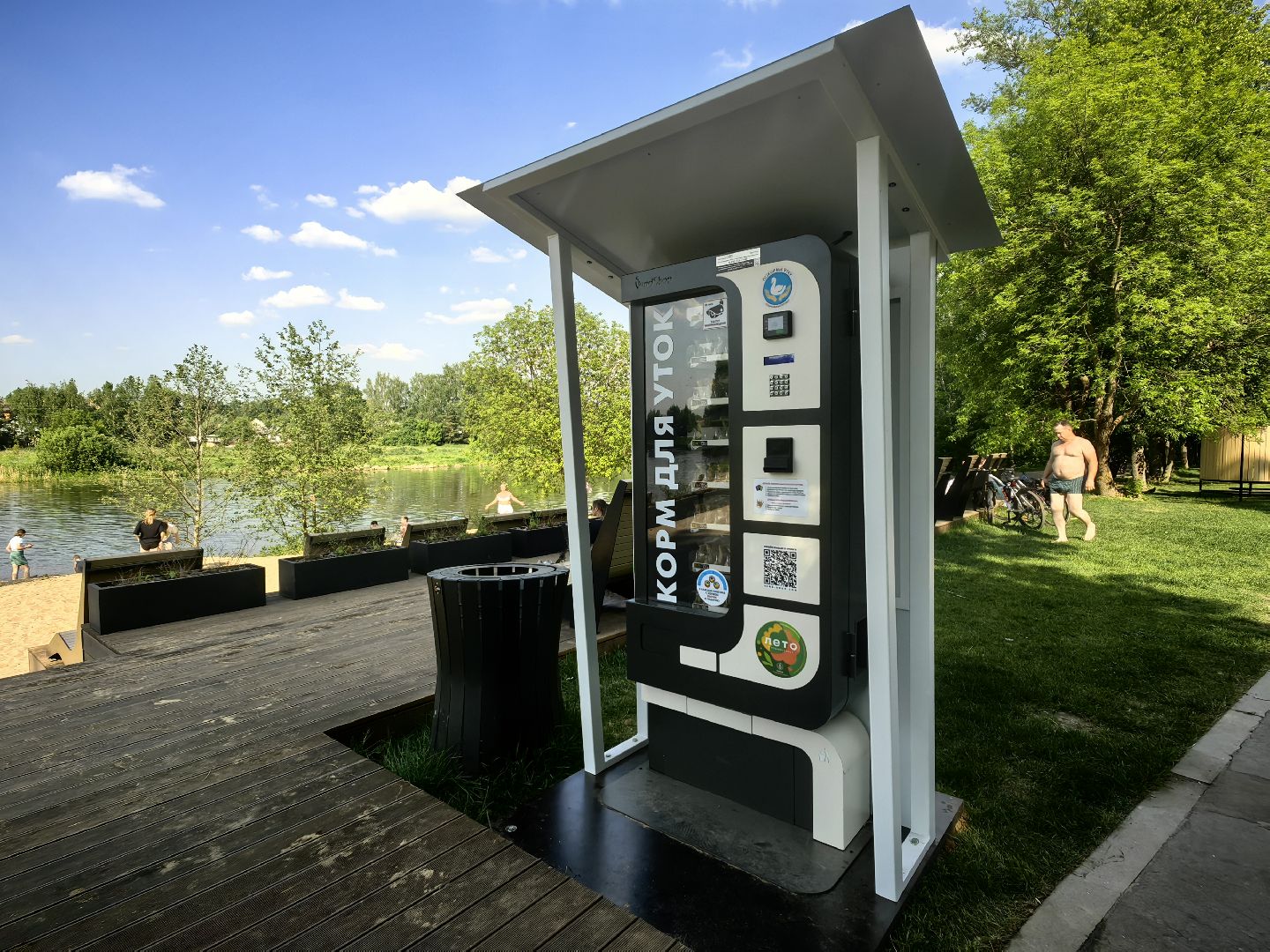 утки, корм для уток, аппарат с кормом, парк, река, щёлково, животные,