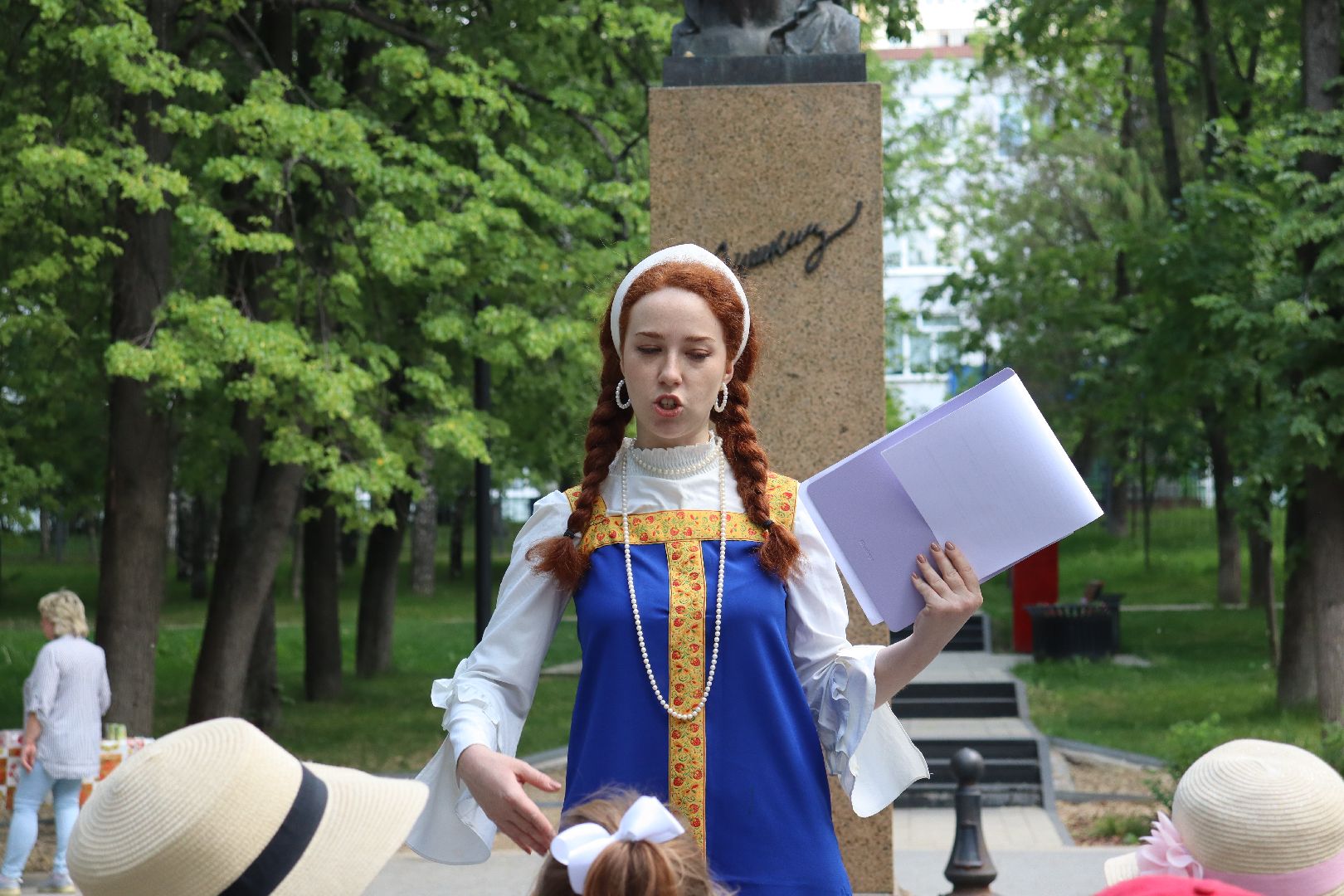 дзержинский, центральная библиотека, летний читальный зал, лето в подмосковье,