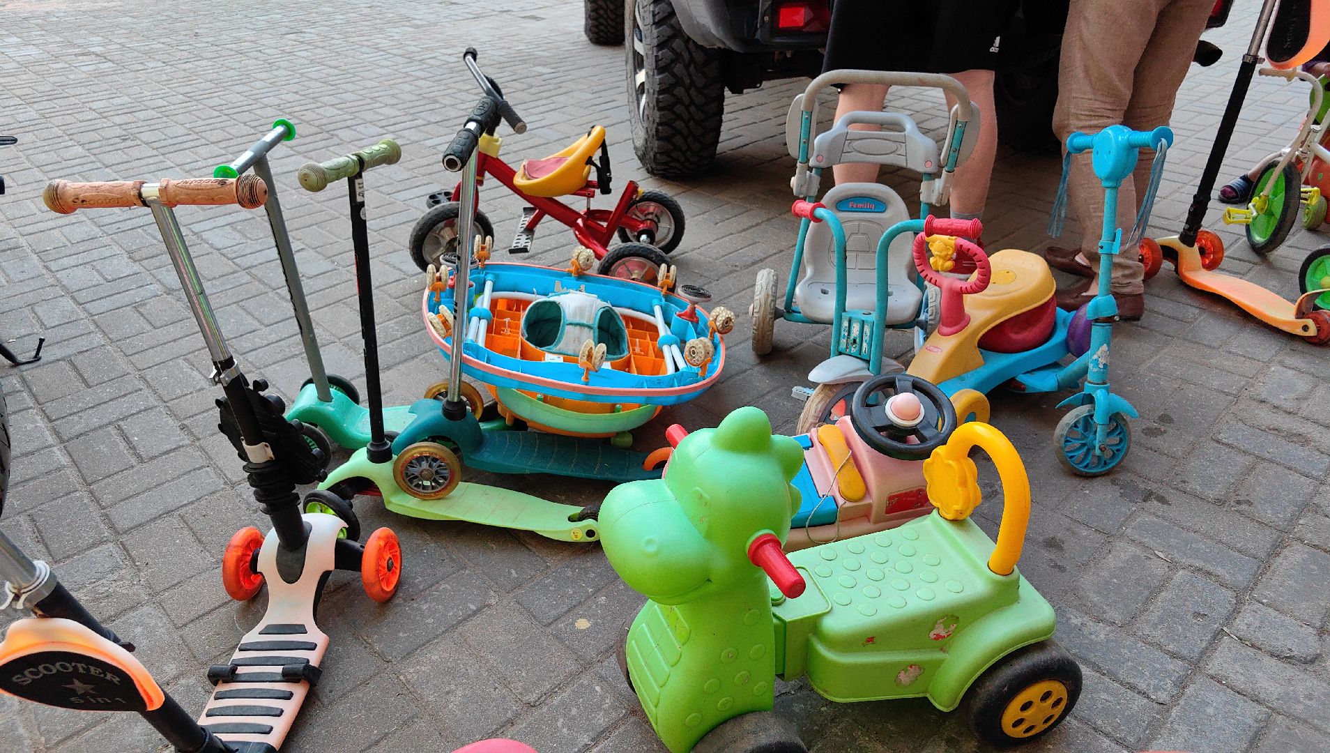 благотворительность, помощь детям, жители Белгорода, гуманитарная помощь, самокаты, велосипеды, летний досуг, щёлково,