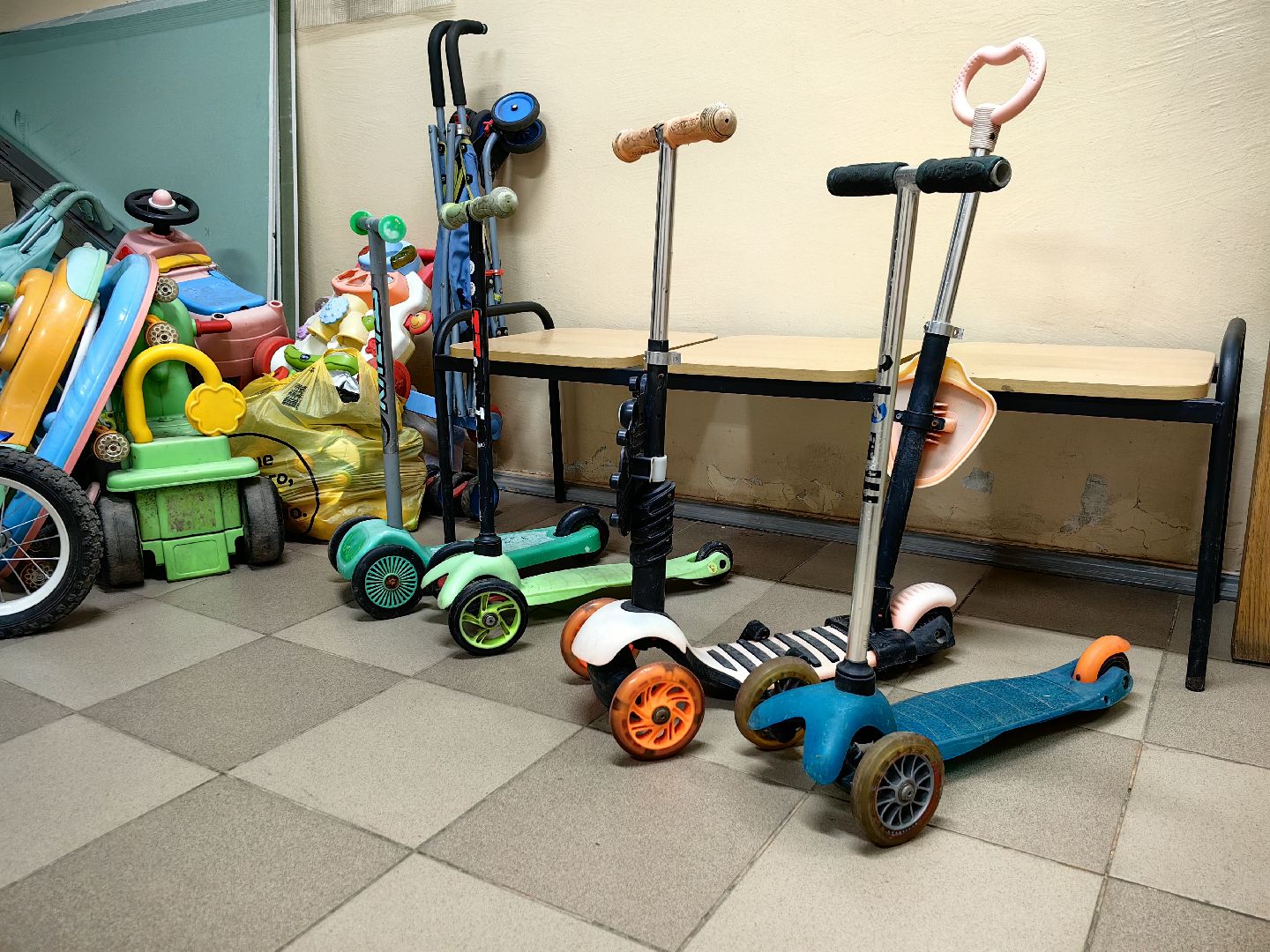 благотворительность, помощь детям, жители Белгорода, гуманитарная помощь, самокаты, велосипеды, летний досуг, щёлково,