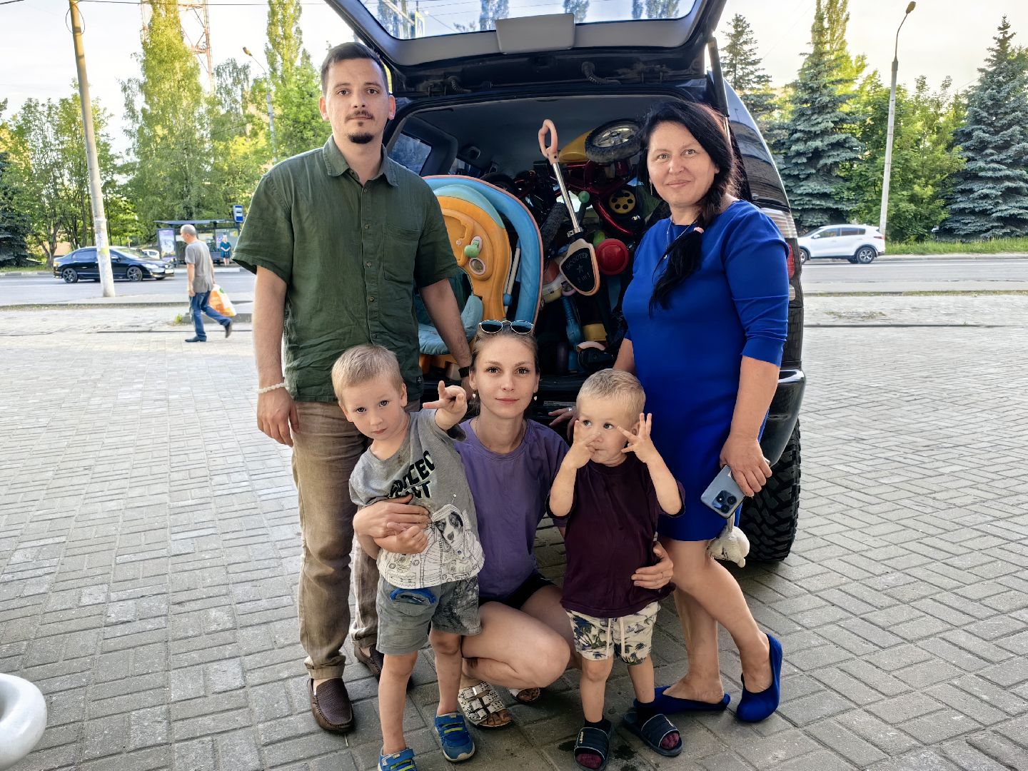 благотворительность, помощь детям, жители Белгорода, гуманитарная помощь, самокаты, велосипеды, летний досуг, щёлково,