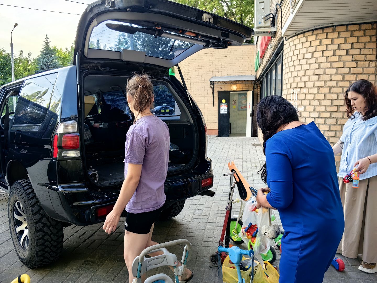 благотворительность, помощь детям, жители Белгорода, гуманитарная помощь, самокаты, велосипеды, летний досуг, щёлково,