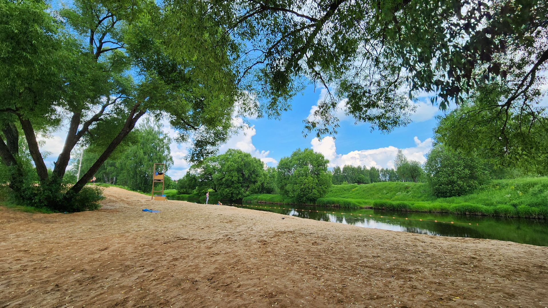 лето в подмосковье, пляж, река истра,