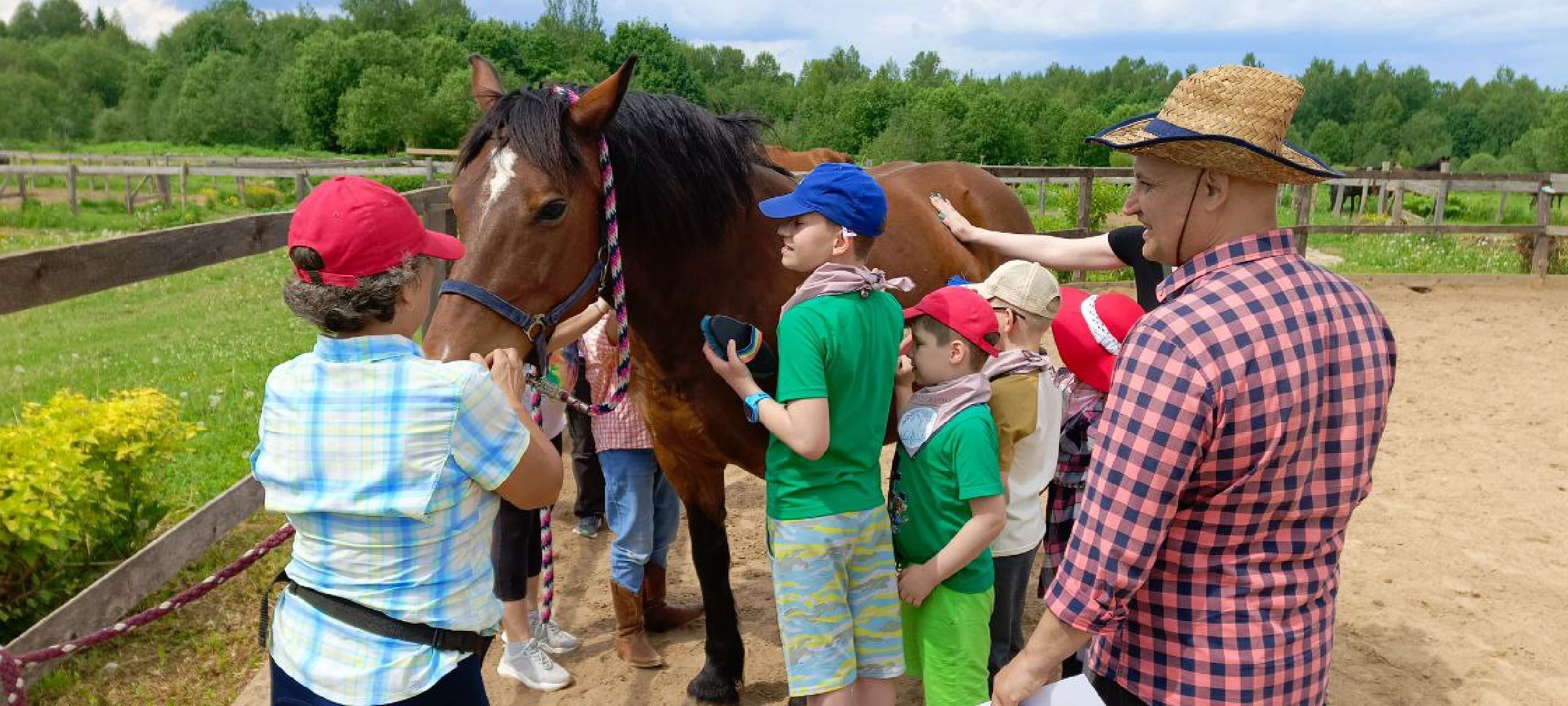 Дмитров, Сообщество Дело жизни, Конный клуб Харламово,
