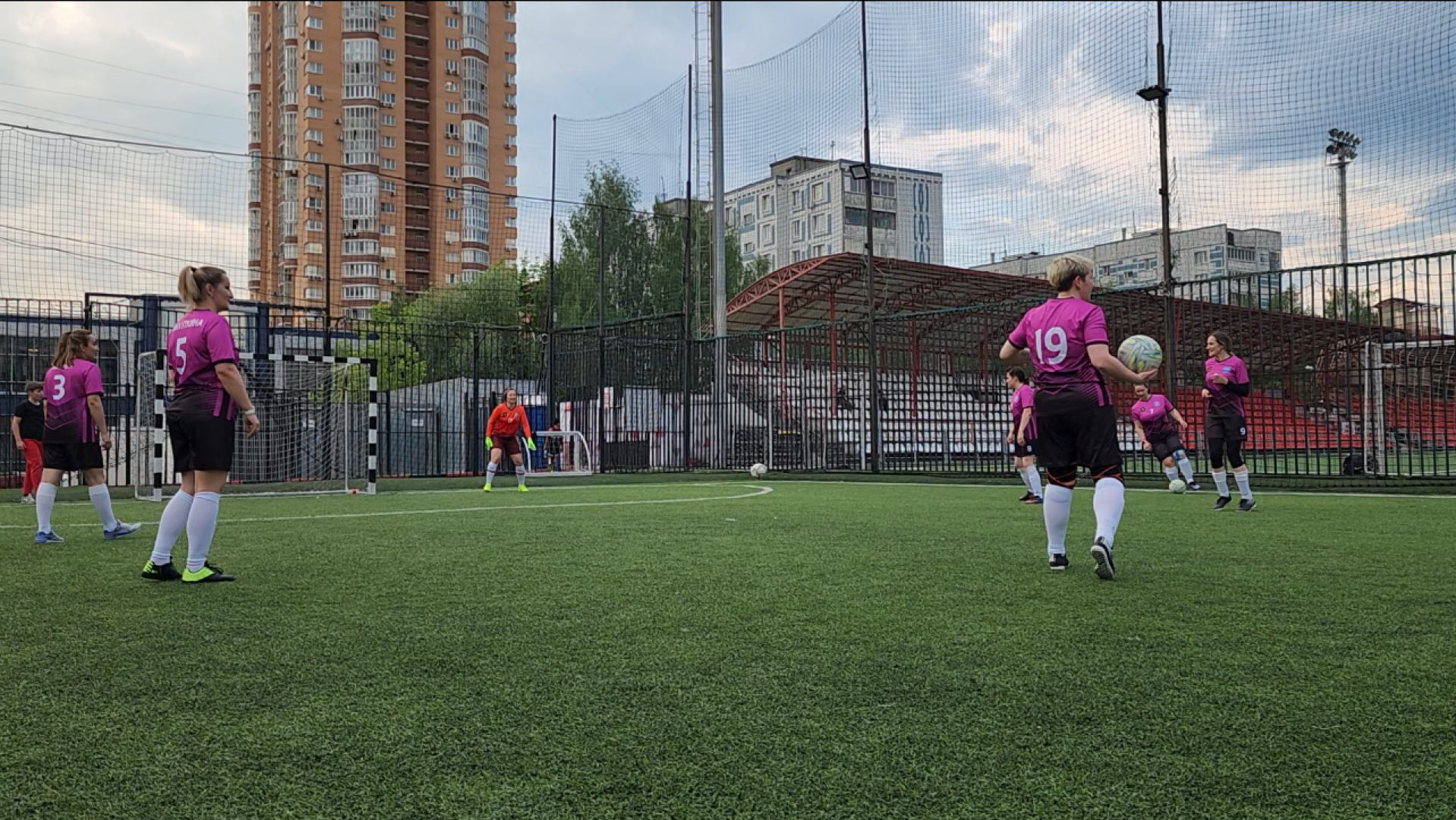 химки, спорт, футбол, женский футбол, футбольные мамы, футбольный матч,