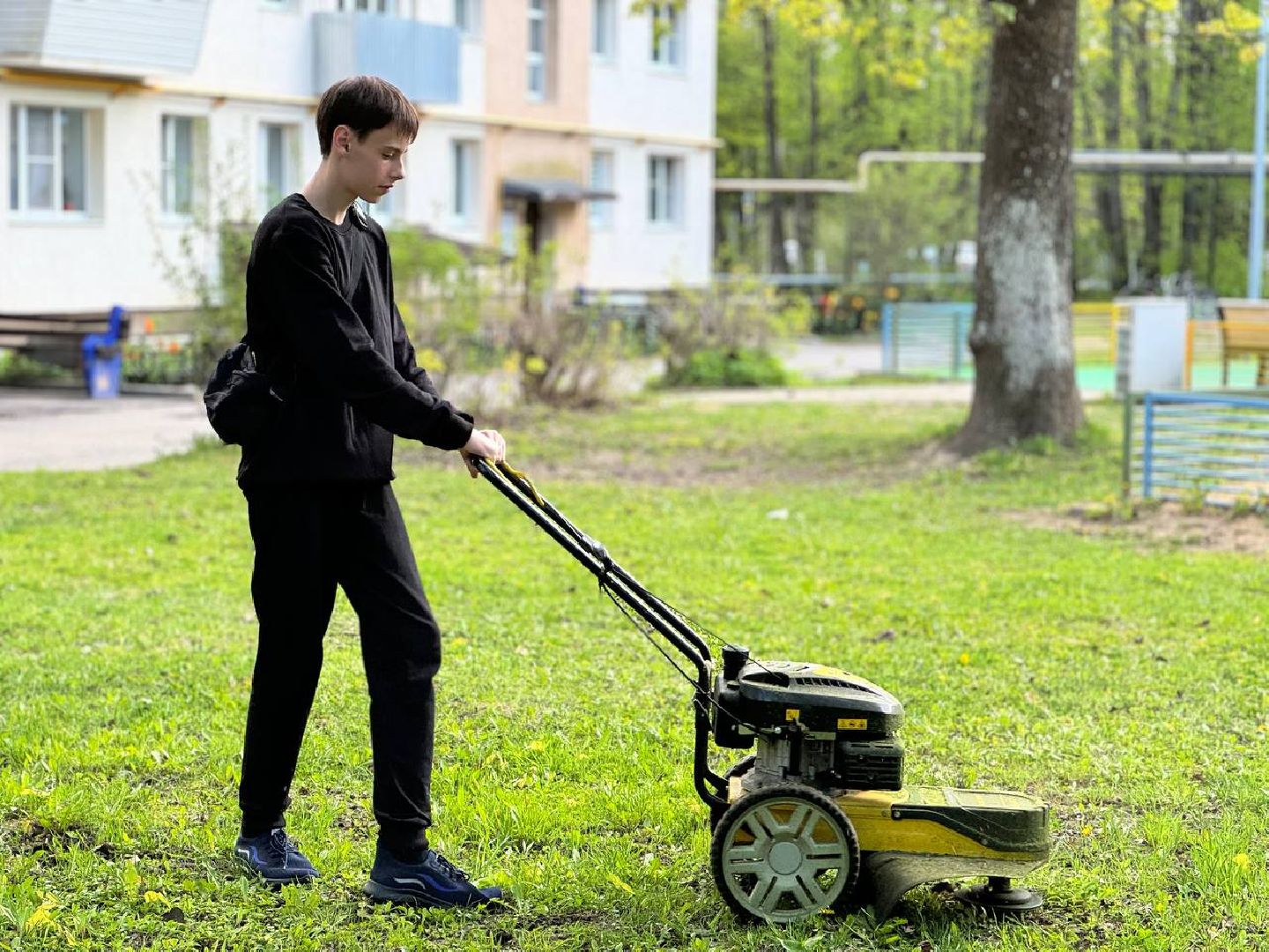 городок, газон, благоустройство,