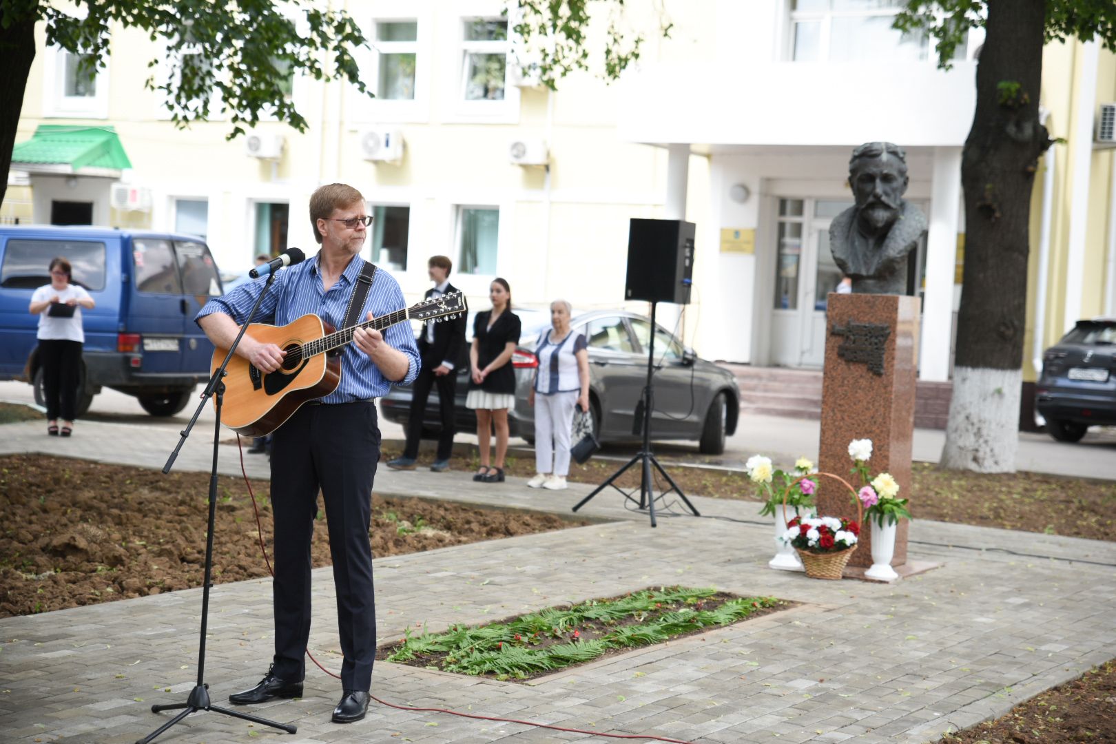 Бронницы, Мероприятие посвященное Пушкину, Памятник внуку Пушкина, Возложение цветов,