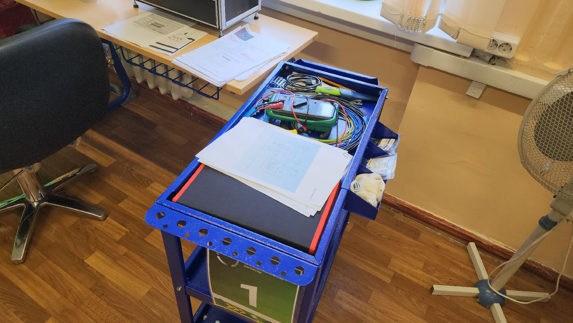 Национальный чемпионат Профессионалы, профессионалы - 2024, цифровой электропривод, компетенции, колледж московия, Александр Лежнев, карусельный розлив,