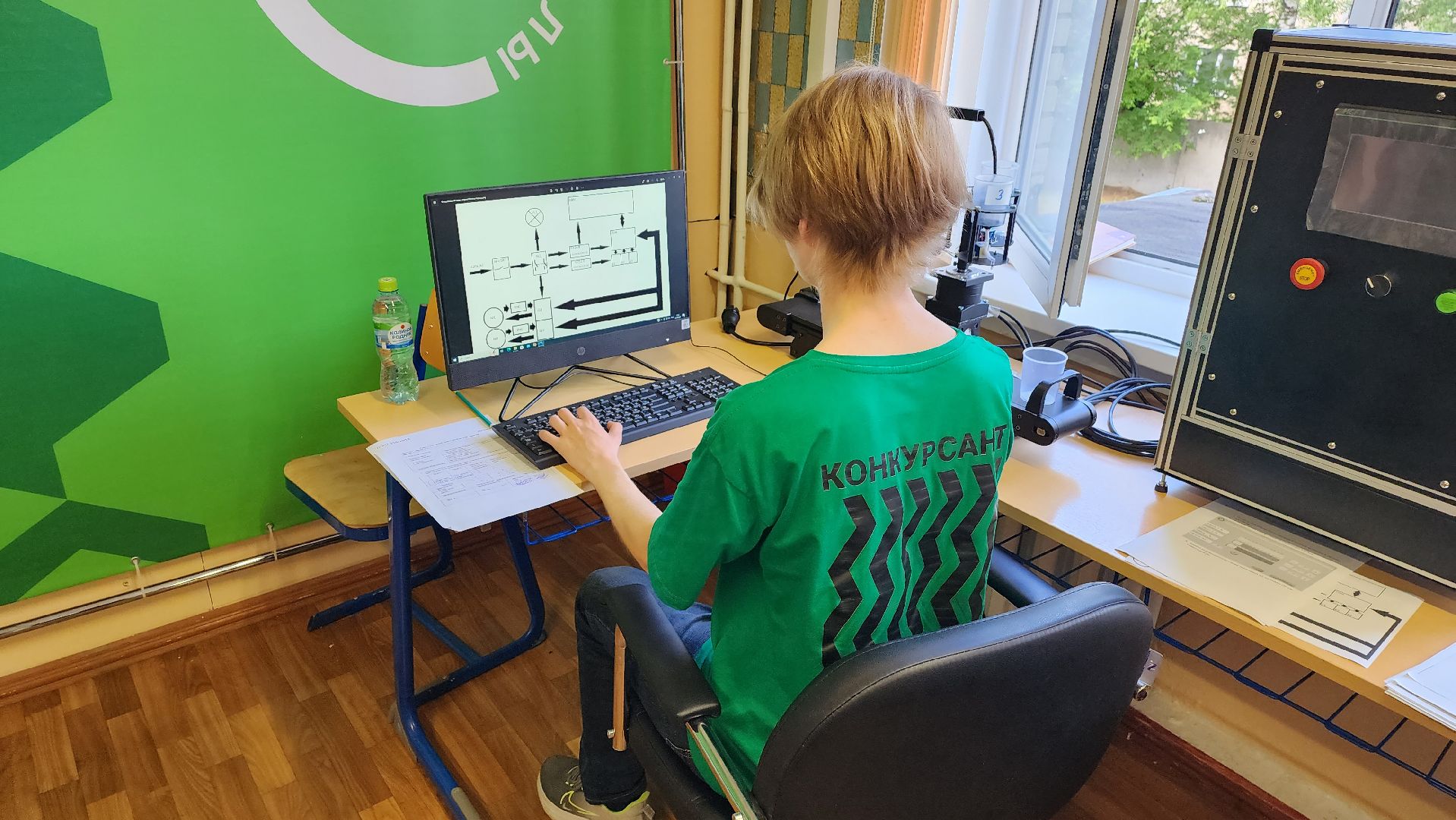 Национальный чемпионат Профессионалы, профессионалы - 2024, цифровой электропривод, компетенции, колледж московия, Александр Лежнев, карусельный розлив,