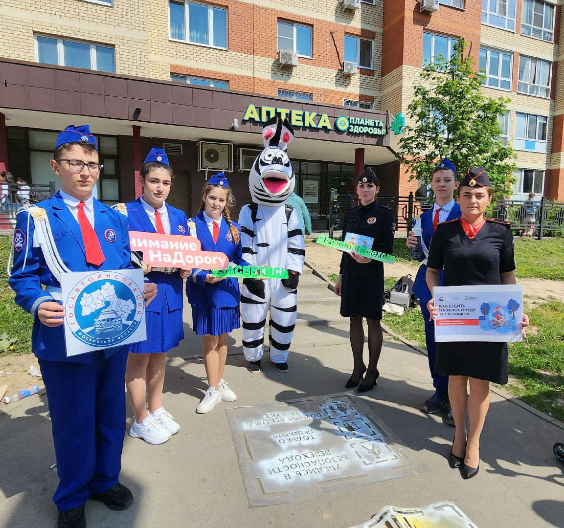 госавтоинспекторы, госавтоинспекция, ОГИБДД, ГАИ, Домодедово, Подмосковье, ПДД, рейд, рейд безопасности, рейд гибдд, ЮИД, Юные инспекторы, дорожное движение, безопасность, Дорога, Школа, Школьники, Тротуар, Зебра,