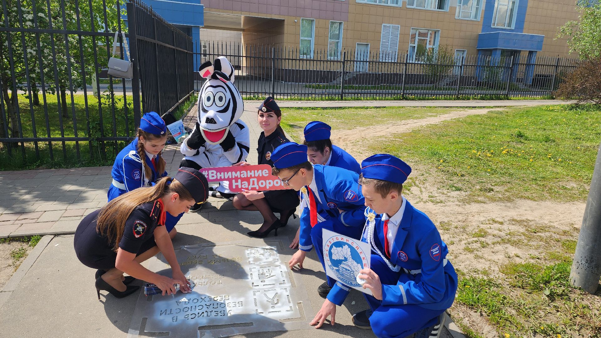 госавтоинспекторы, госавтоинспекция, ОГИБДД, ГАИ, Домодедово, Подмосковье, ПДД, рейд, рейд безопасности, рейд гибдд, ЮИД, Юные инспекторы, дорожное движение, безопасность, Дорога, Школа, Школьники, Тротуар, Зебра,