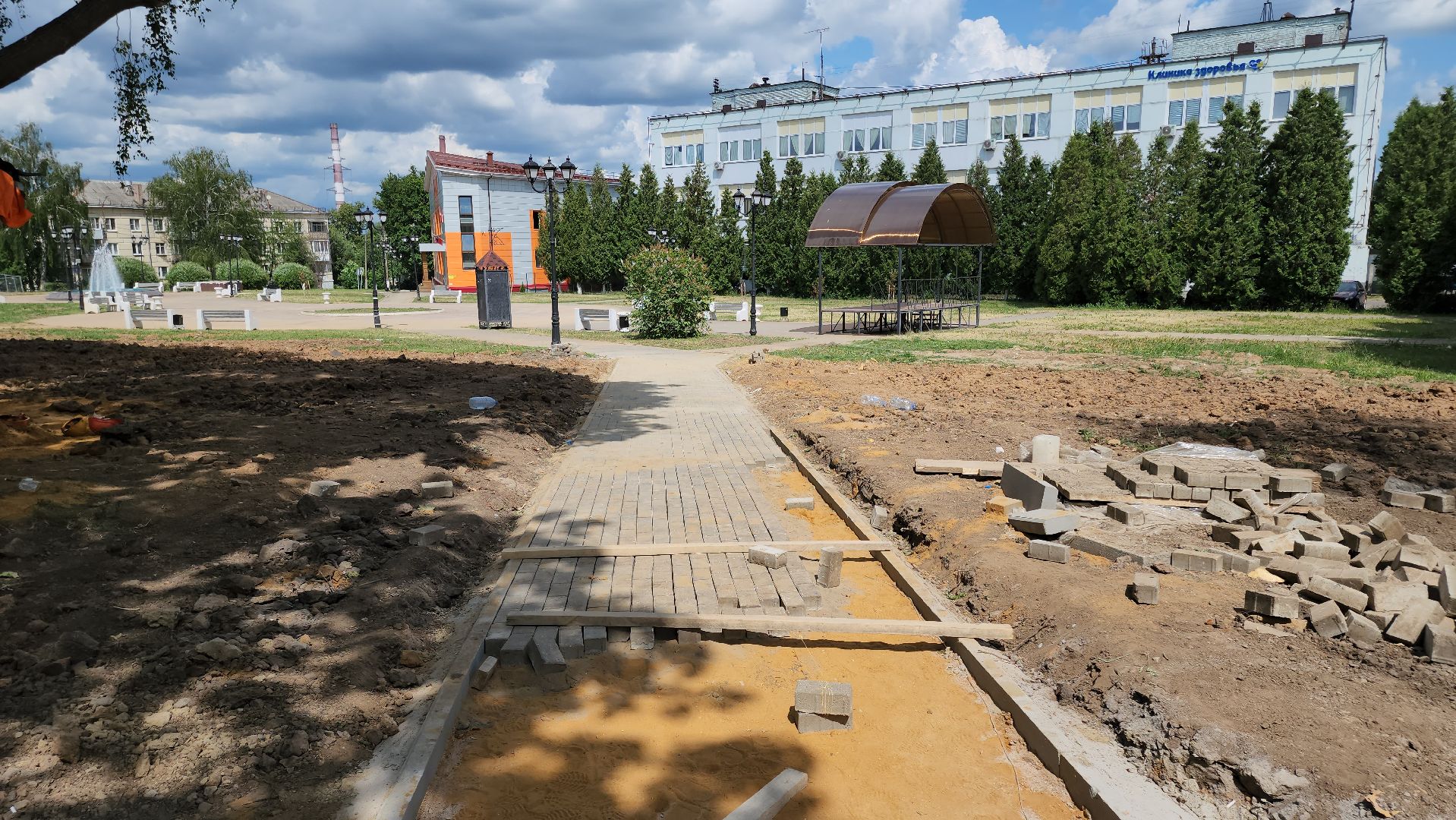 кашира, сквер им генерала белова, благоустройство, теплотрасса, строительные работы, троутар, фонтан, озеленение,