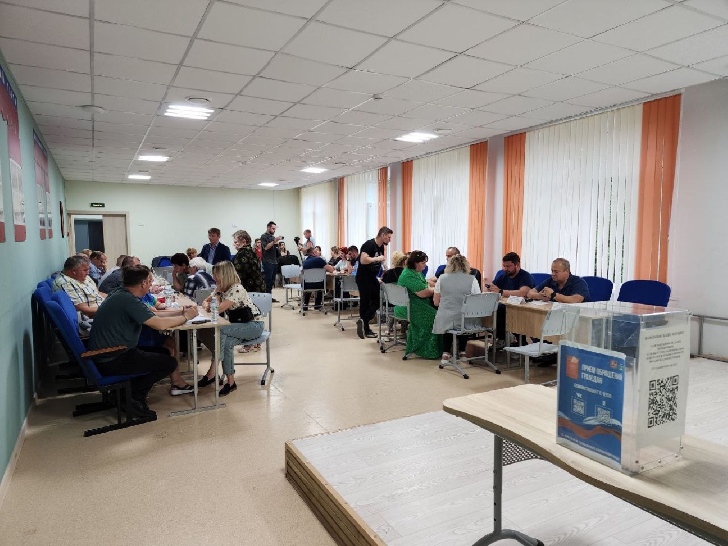 чехов, выездная администрация, жители, тротуар, дорога,