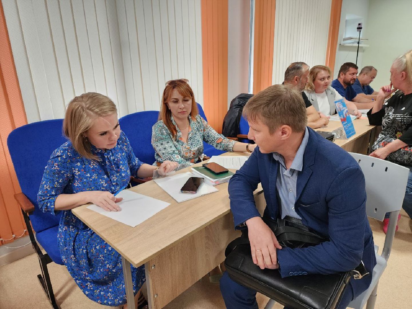 чехов, выездная администрация, жители, тротуар, дорога,