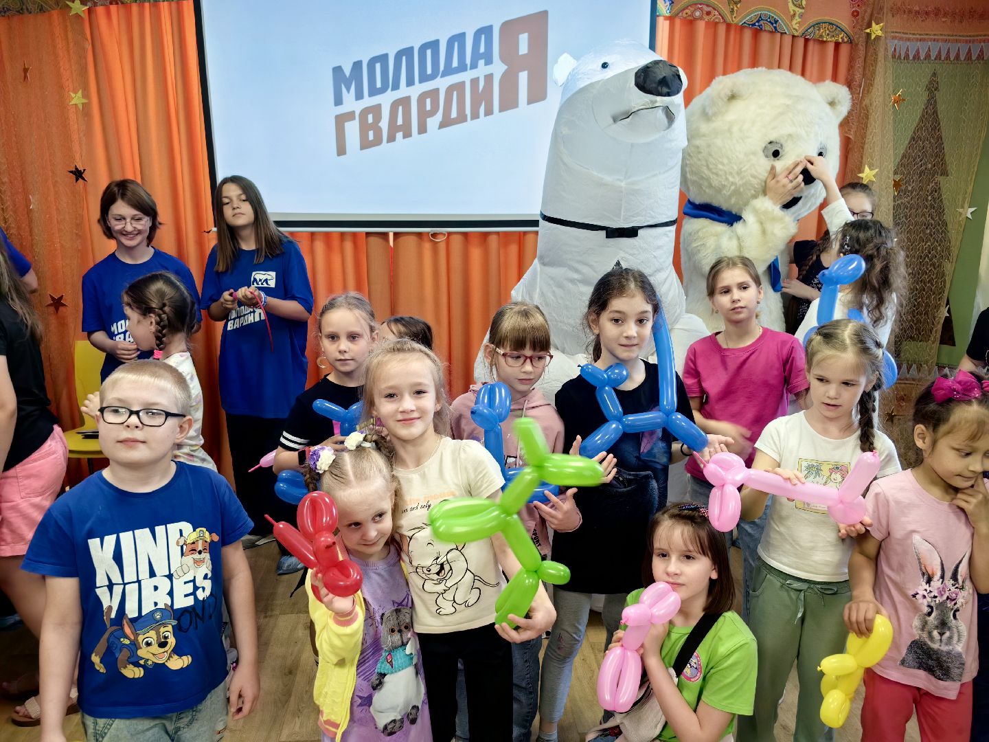 центр реабилитации, дети с ОВЗ, День России, молодая гвардия, праздник, ростовые куклы, шары, настольные игры, щёлково,