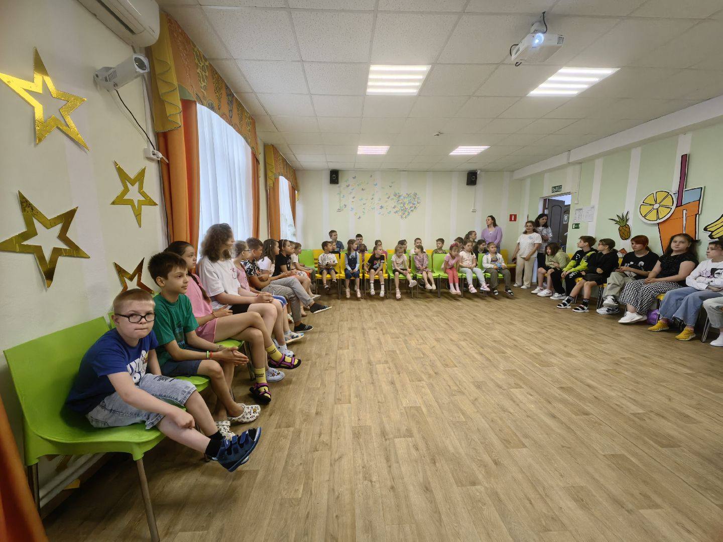 центр реабилитации, дети с ОВЗ, День России, молодая гвардия, праздник, ростовые куклы, шары, настольные игры, щёлково,