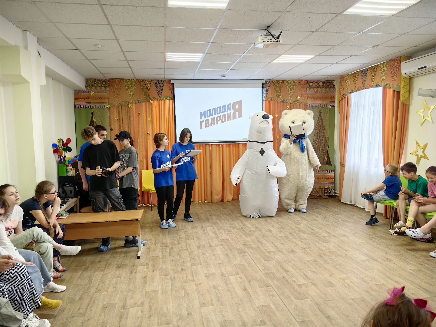 центр реабилитации, дети с ОВЗ, День России, молодая гвардия, праздник, ростовые куклы, шары, настольные игры, щёлково,