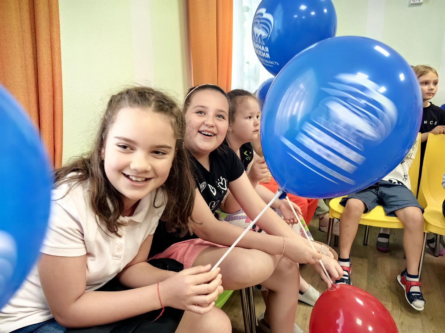 центр реабилитации, дети с ОВЗ, День России, молодая гвардия, праздник, ростовые куклы, шары, настольные игры, щёлково,