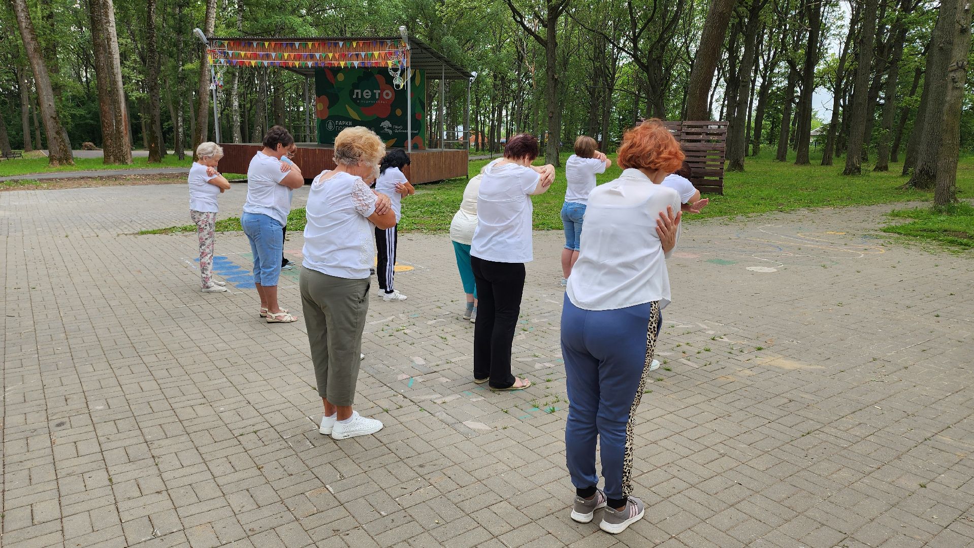 кашира, ожерелье, активное долголетие, флешмоб, танец, день россии, флаг россии,