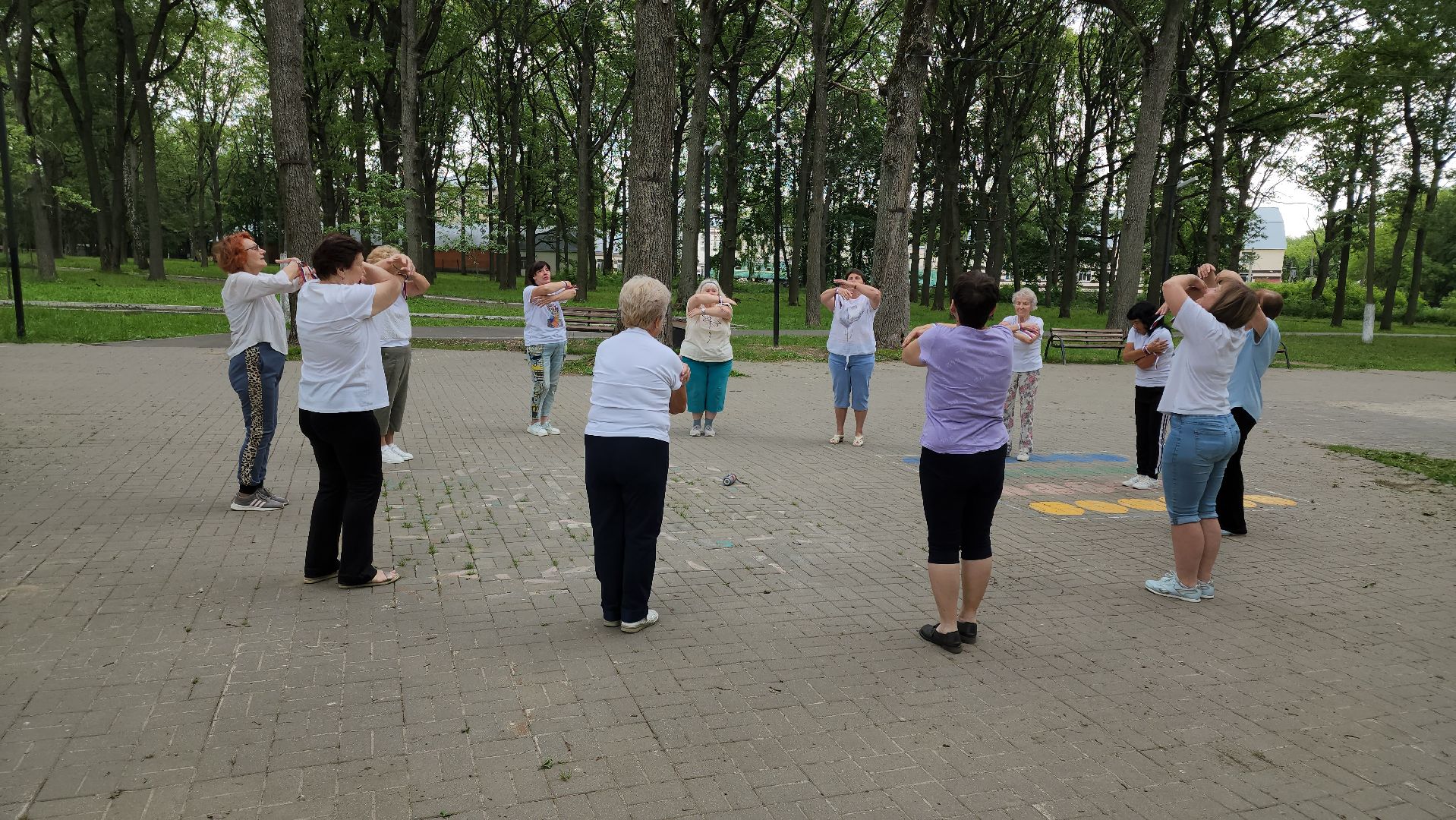 кашира, ожерелье, активное долголетие, флешмоб, танец, день россии, флаг россии,