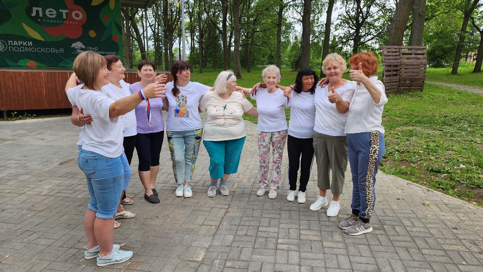 кашира, ожерелье, активное долголетие, флешмоб, танец, день россии, флаг россии,