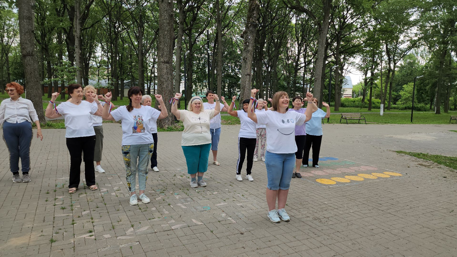 кашира, ожерелье, активное долголетие, флешмоб, танец, день россии, флаг россии,