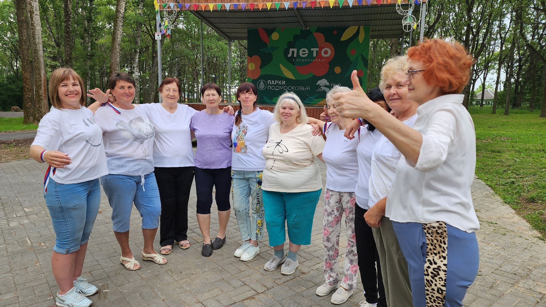 кашира, ожерелье, активное долголетие, флешмоб, танец, день россии, флаг россии,