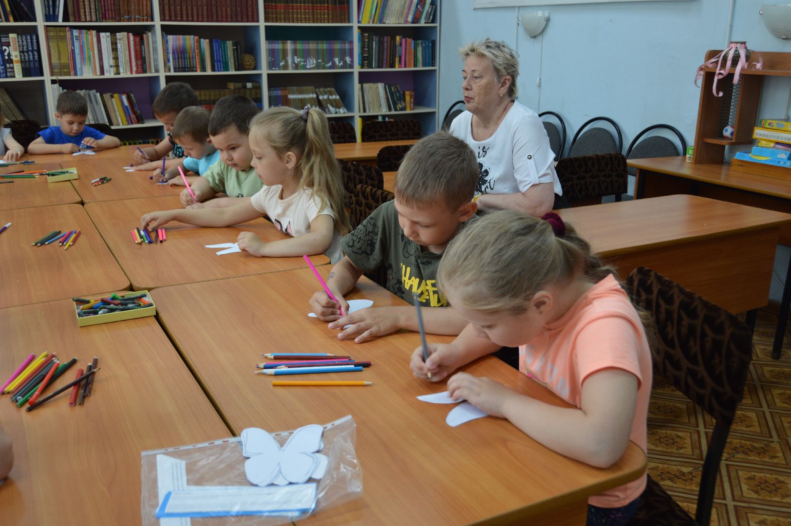 Международный день друзей, шатура, культурная шатура, библиотека, библиотекарь, дети,